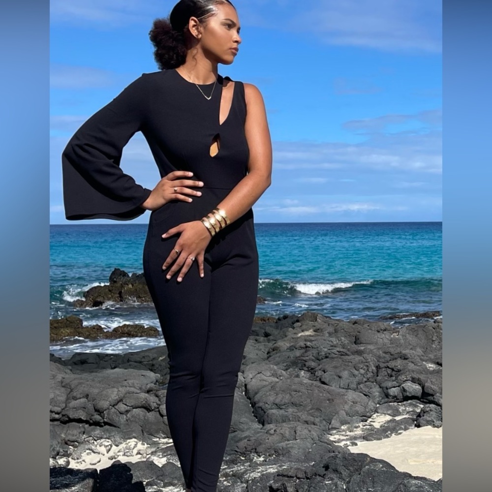 5 ⭐️Only @ The King Kouture Boutique Black Asymmetrical Kimono Sleeve Jumpsuit L